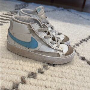 Nike Blazer Kids Sneakers in White and Light Blue